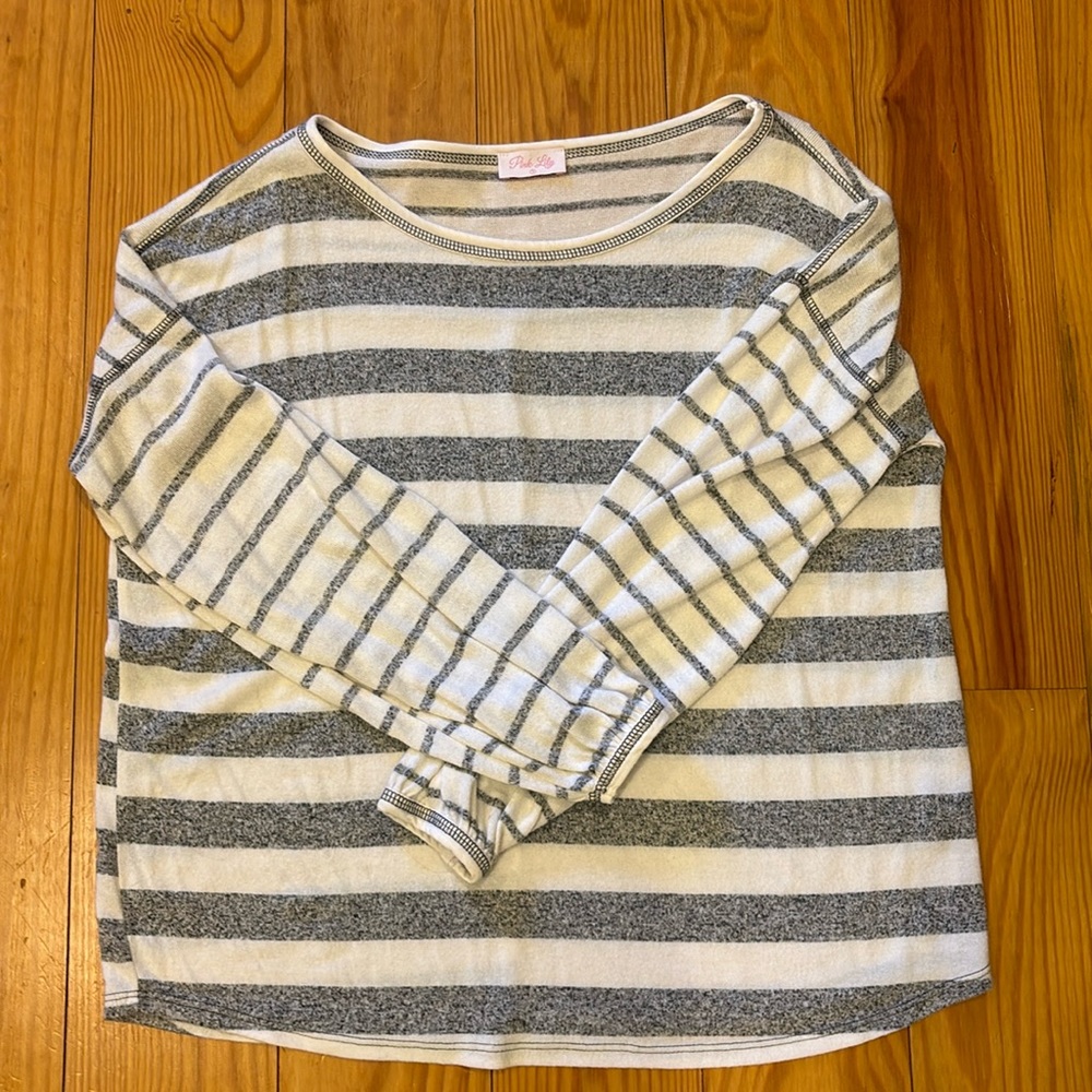Pink Lily Striped Top, gray/white, Small.
